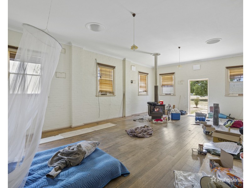 24 Simson Street, Carisbrook VIC 3464