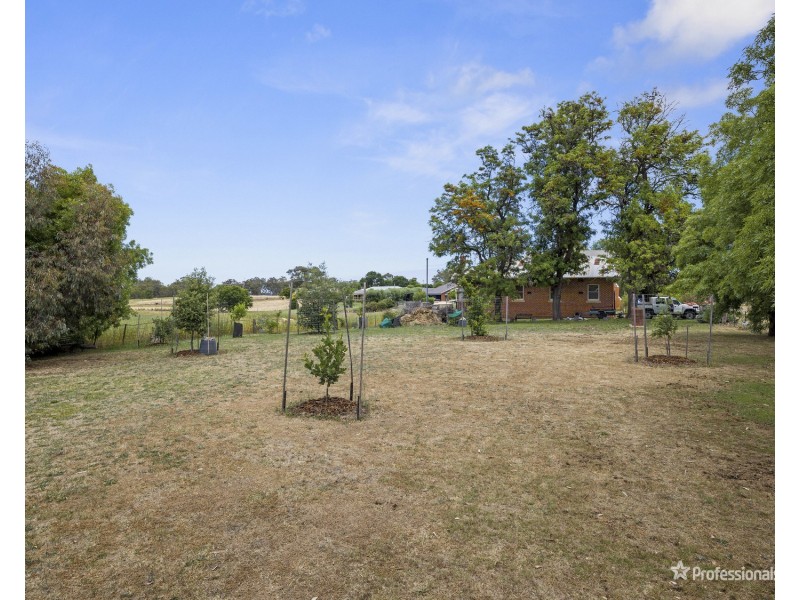 24 Simson Street, Carisbrook VIC 3464