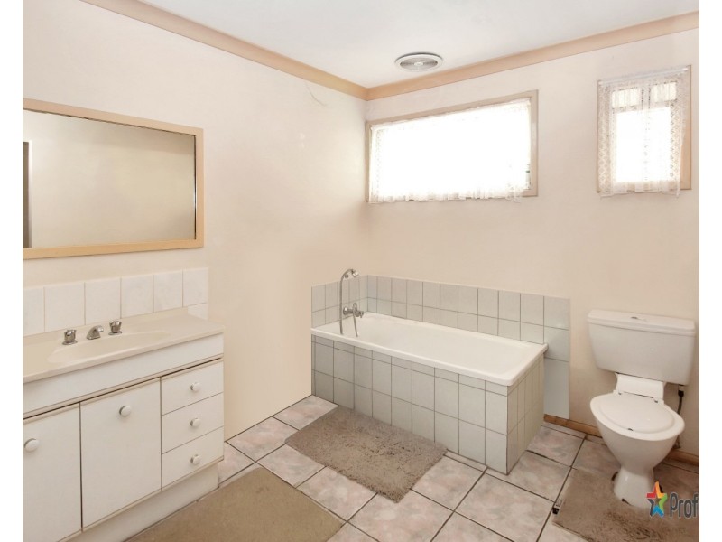 109 Queens Avenue, Maryborough VIC 3465