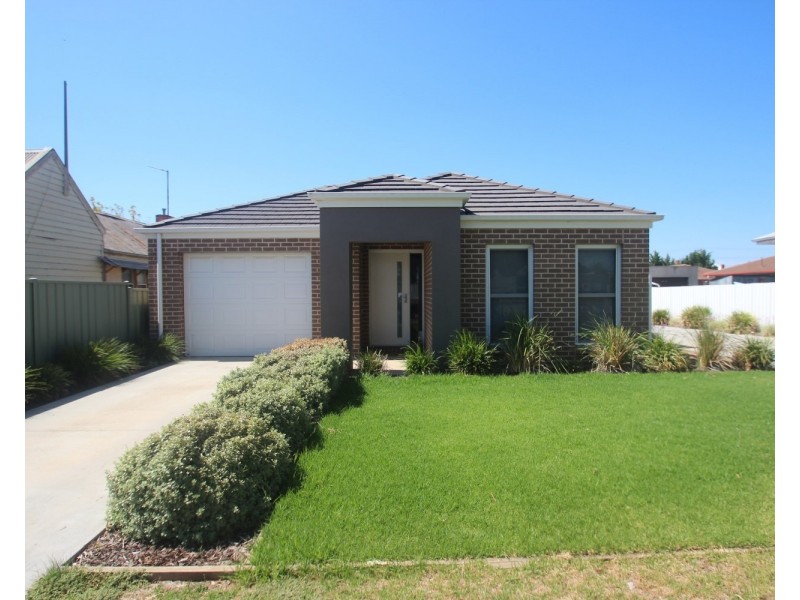 1/11 Higham Street, Maryborough VIC 3465