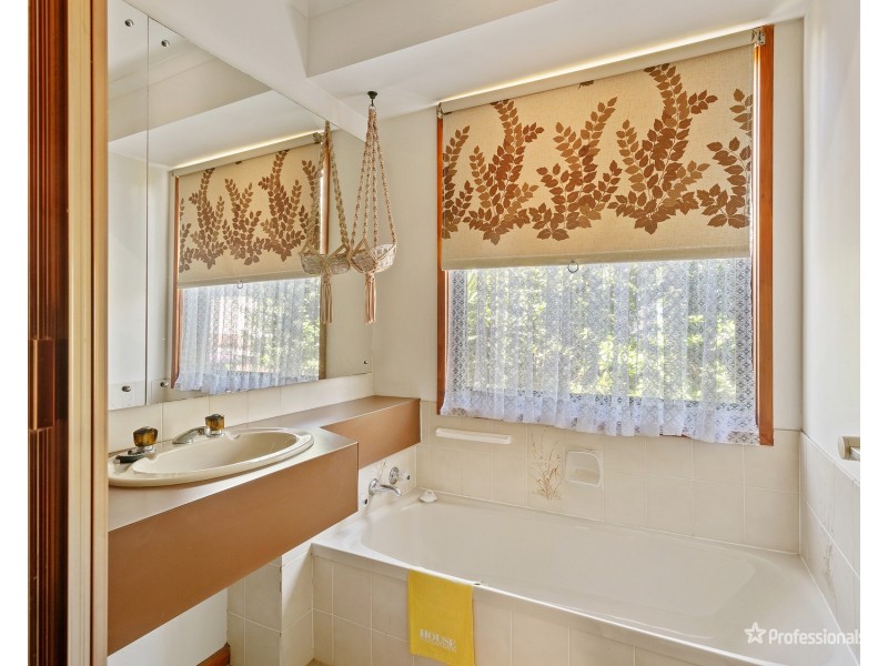 225 High Street, Avoca VIC 3467