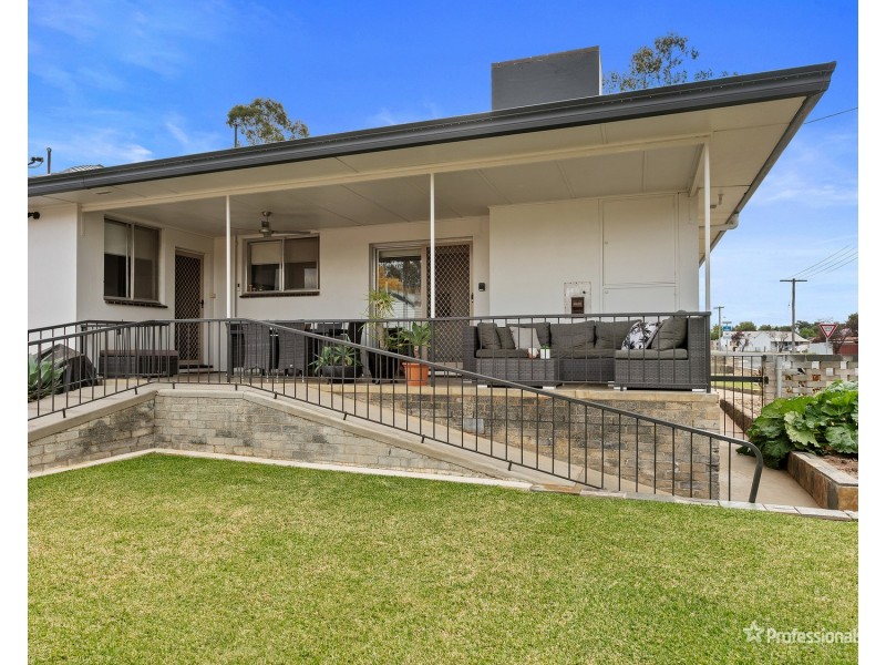 8 Gillies Street, Maryborough VIC 3465