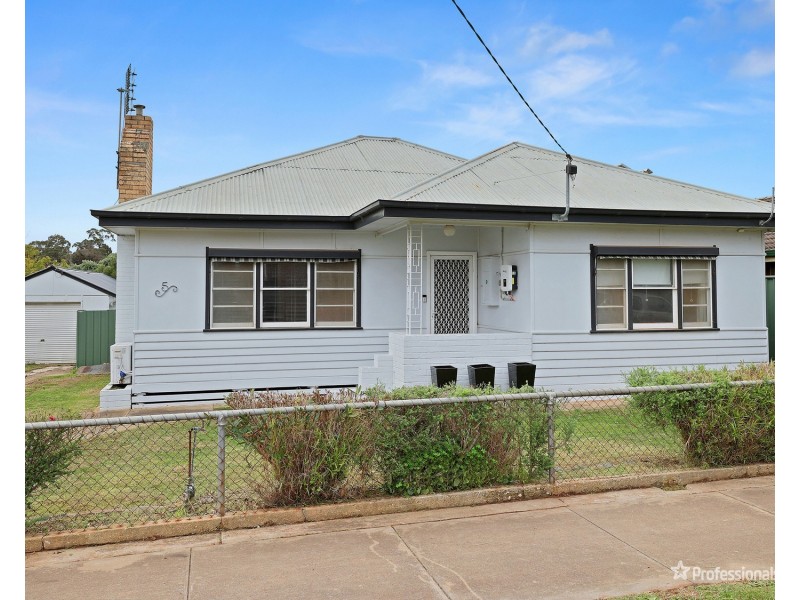 5 Whittaker Street, Maryborough VIC 3465