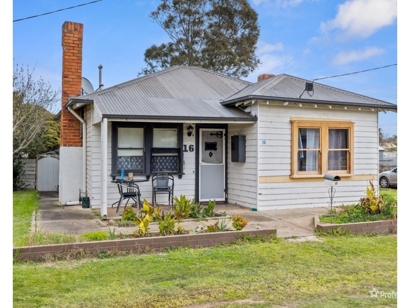 16 Majorca Road, Maryborough VIC 3465