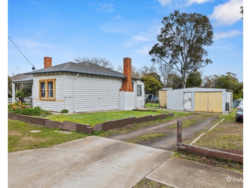 16 Majorca Road, Maryborough VIC 3465