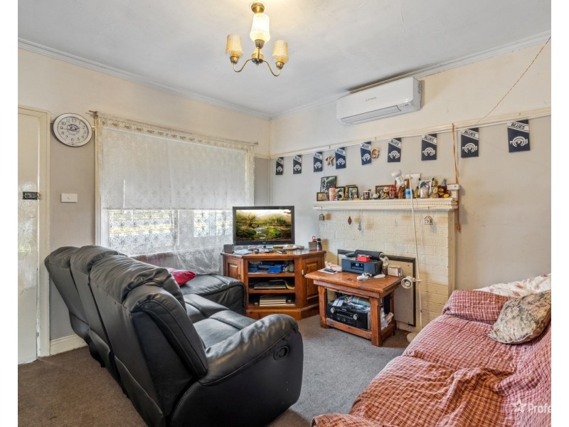 16 Majorca Road, Maryborough VIC 3465