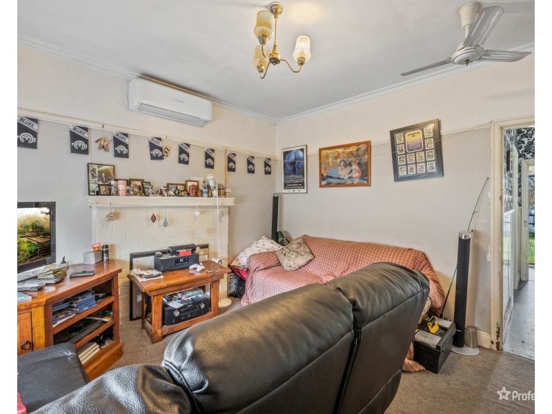 16 Majorca Road, Maryborough VIC 3465