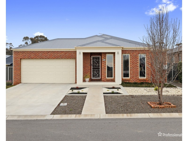 13 Central Court, Maryborough VIC 3465
