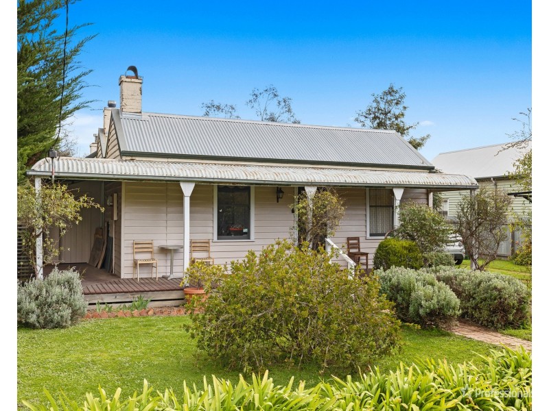 17 Faraday Street, Avoca VIC 3467