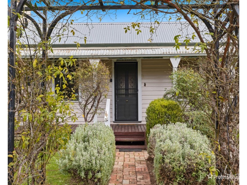 17 Faraday Street, Avoca VIC 3467