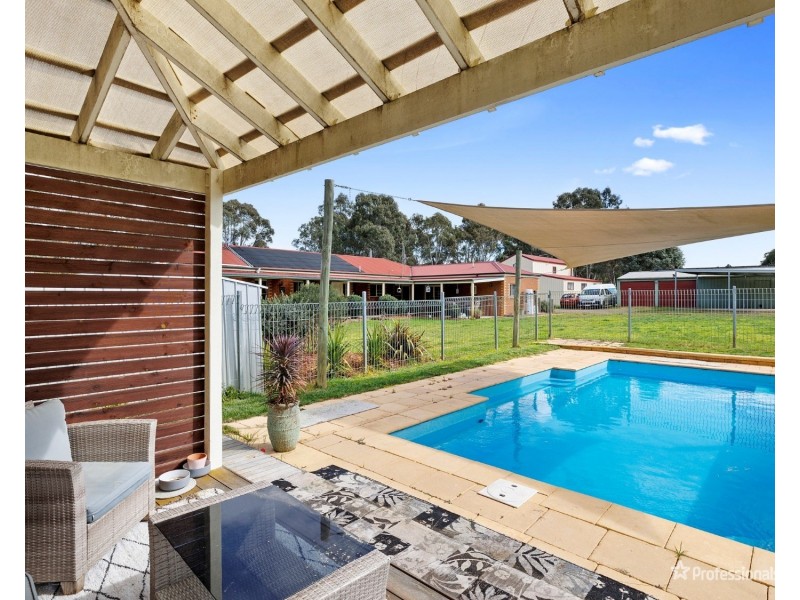 229 Dehnerts Road, Daisy Hill VIC 3465