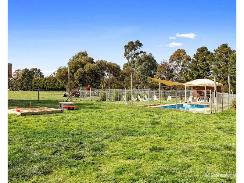 229 Dehnerts Road, Daisy Hill VIC 3465