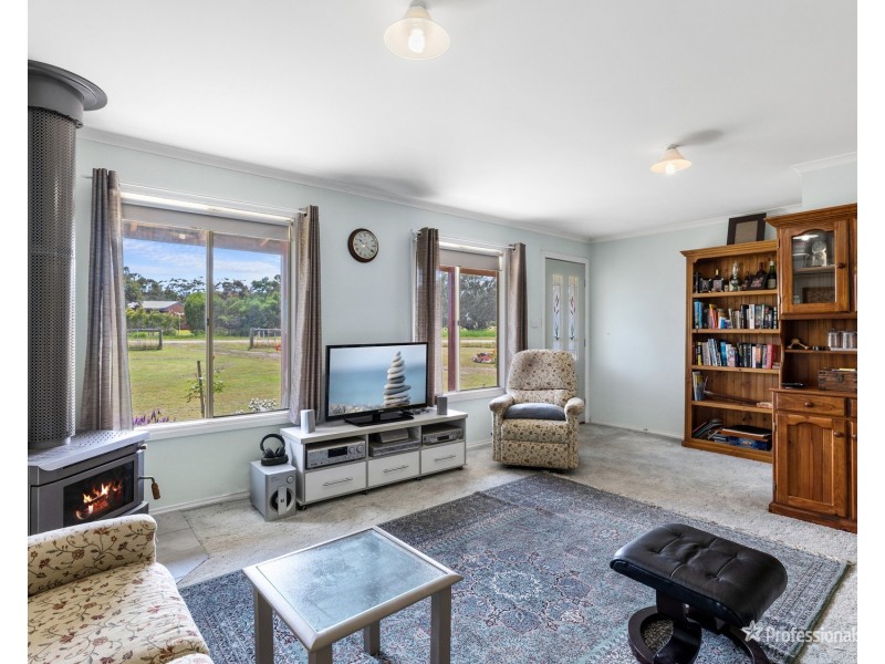 22 George Cook Drive, Daisy Hill VIC 3465
