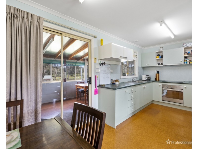 22 George Cook Drive, Daisy Hill VIC 3465