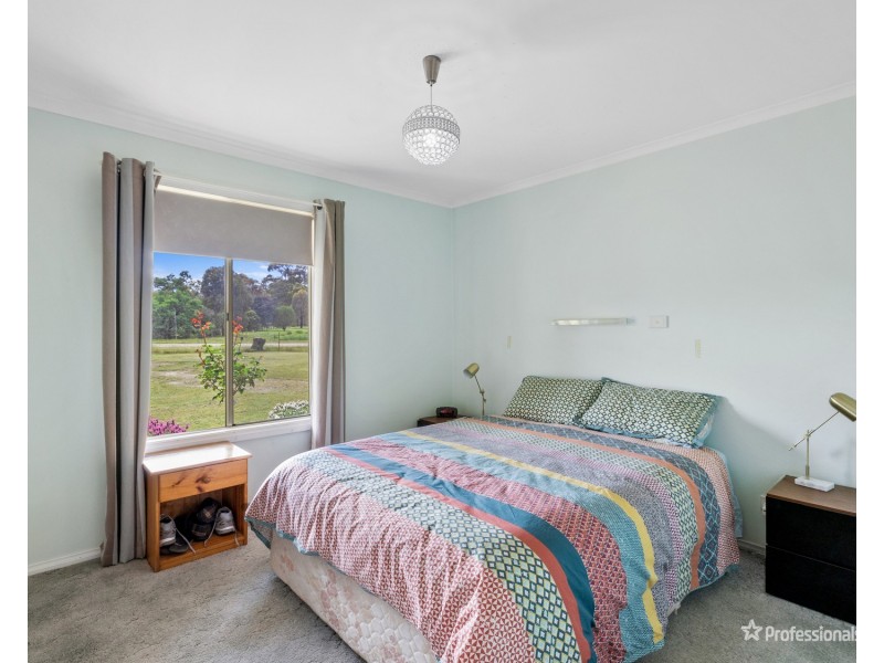 22 George Cook Drive, Daisy Hill VIC 3465