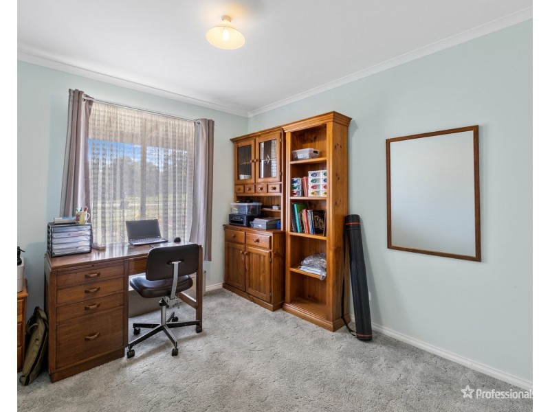 22 George Cook Drive, Daisy Hill VIC 3465