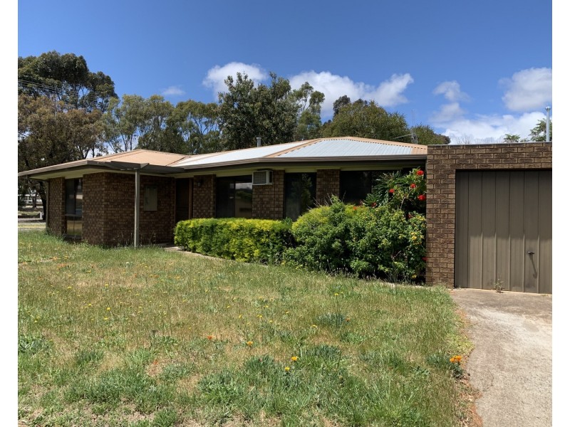 2/11 Victoria Street, Maryborough VIC 3465