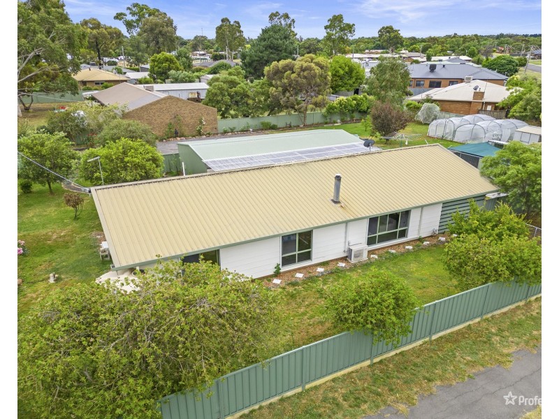 17 Victoria Street, Carisbrook VIC 3464