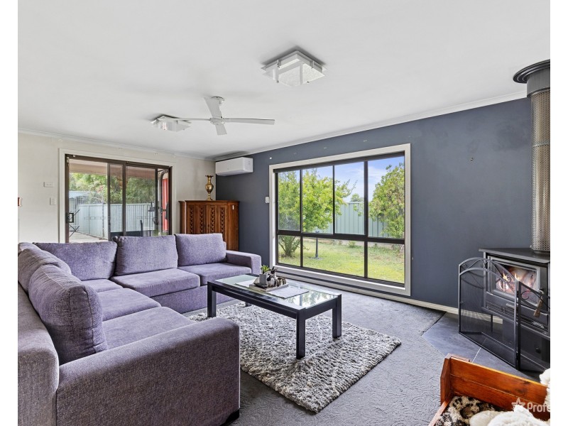 17 Victoria Street, Carisbrook VIC 3464