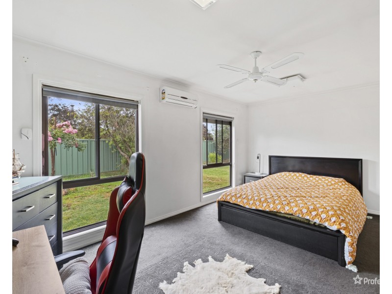 17 Victoria Street, Carisbrook VIC 3464