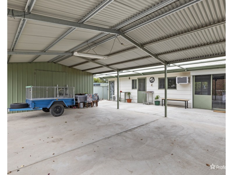 17 Victoria Street, Carisbrook VIC 3464