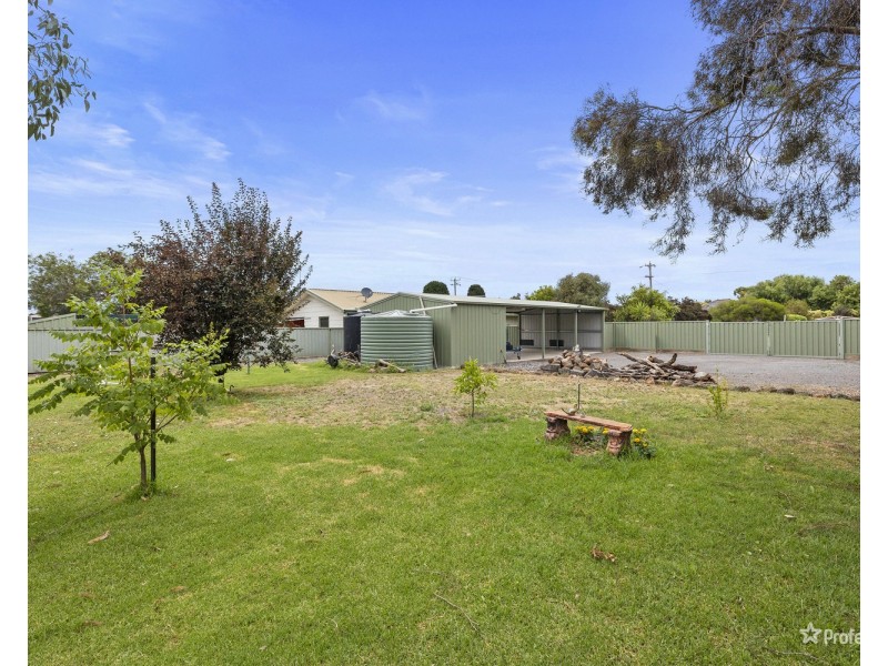 17 Victoria Street, Carisbrook VIC 3464