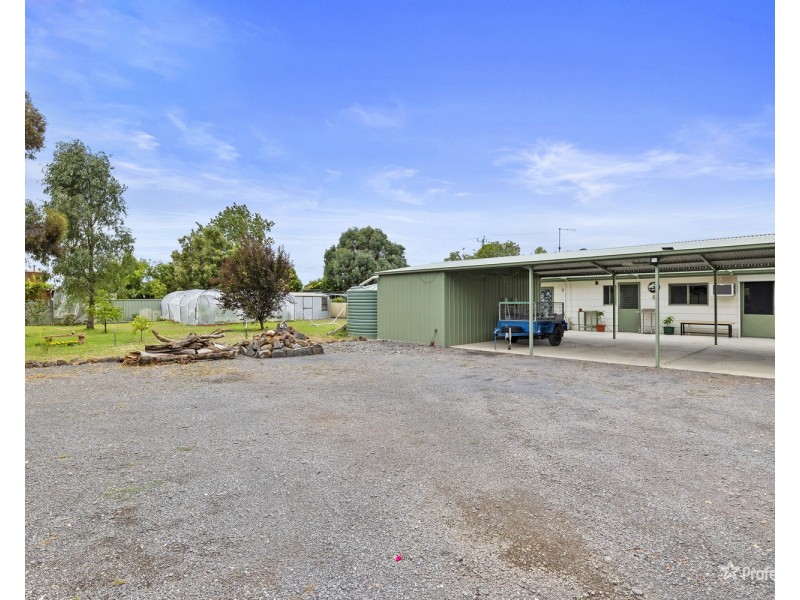 17 Victoria Street, Carisbrook VIC 3464
