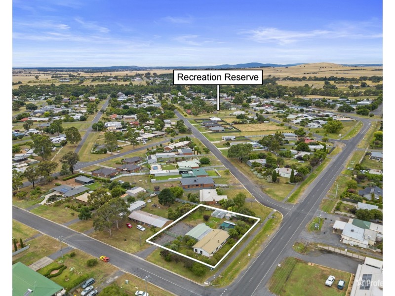 17 Victoria Street, Carisbrook VIC 3464