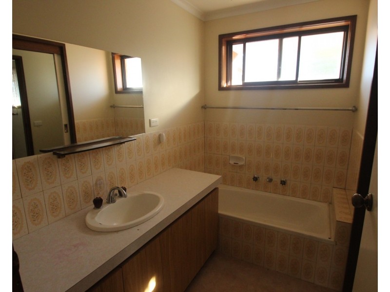 1/27 Victoria Street, Maryborough VIC 3465