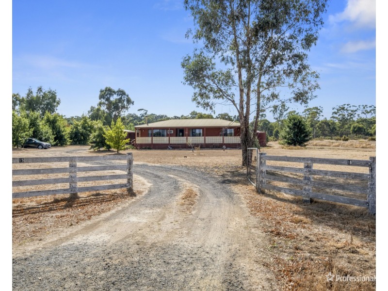 15 George Cook (South) Drive, Daisy Hill VIC 3465