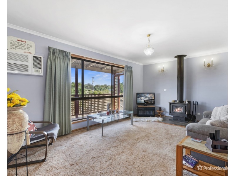 15 George Cook (South) Drive, Daisy Hill VIC 3465