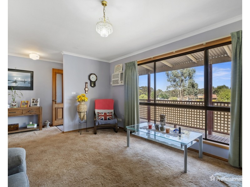 15 George Cook (South) Drive, Daisy Hill VIC 3465
