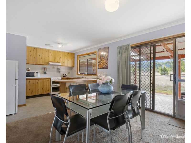 15 George Cook (South) Drive, Daisy Hill VIC 3465