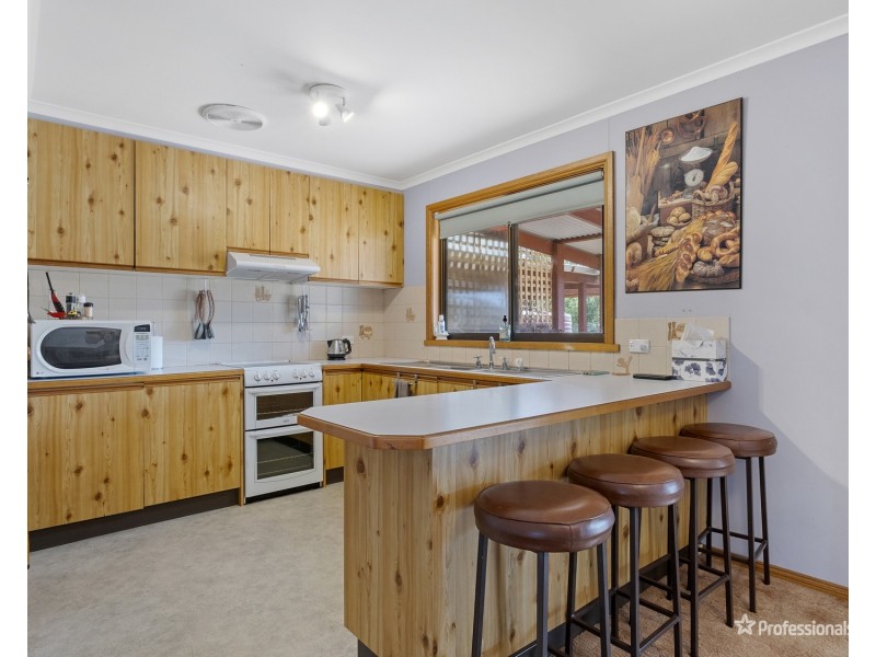 15 George Cook (South) Drive, Daisy Hill VIC 3465