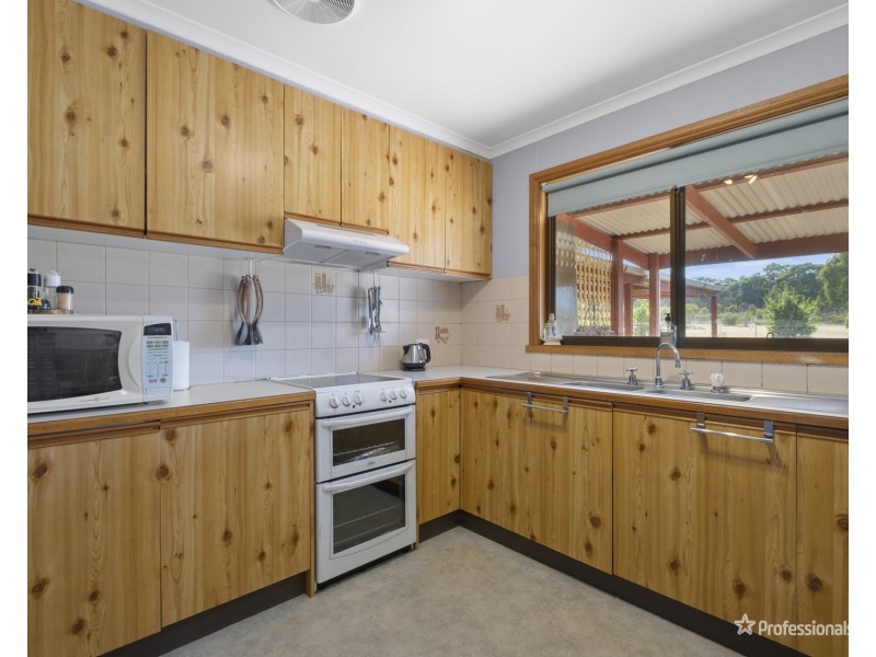 15 George Cook (South) Drive, Daisy Hill VIC 3465
