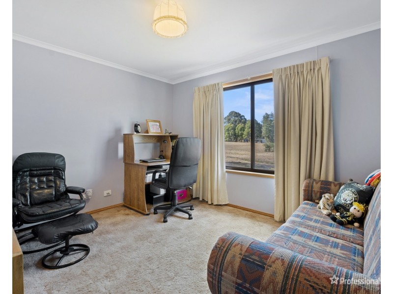 15 George Cook (South) Drive, Daisy Hill VIC 3465