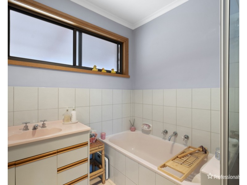 15 George Cook (South) Drive, Daisy Hill VIC 3465