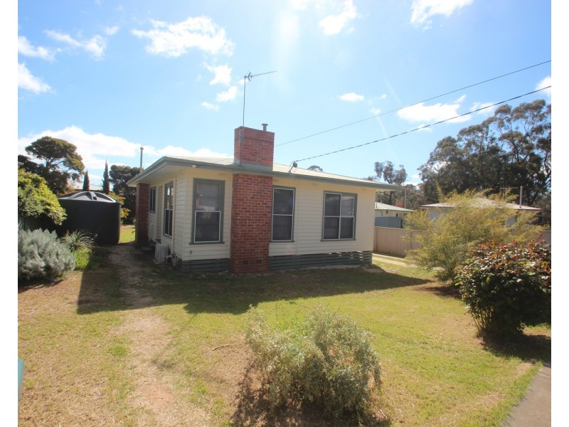 11 Michael Street, Maryborough VIC 3465