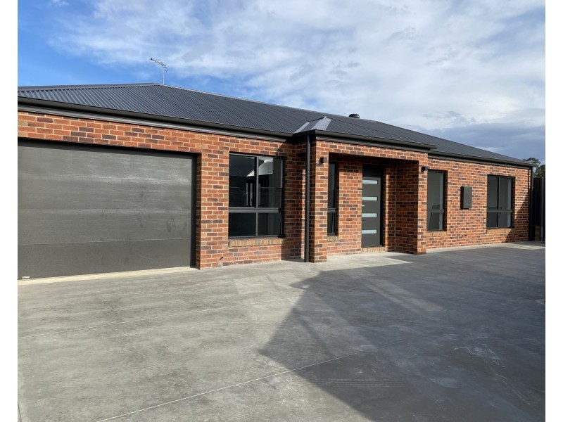 2/3 Worrall Court, Maryborough VIC 3465