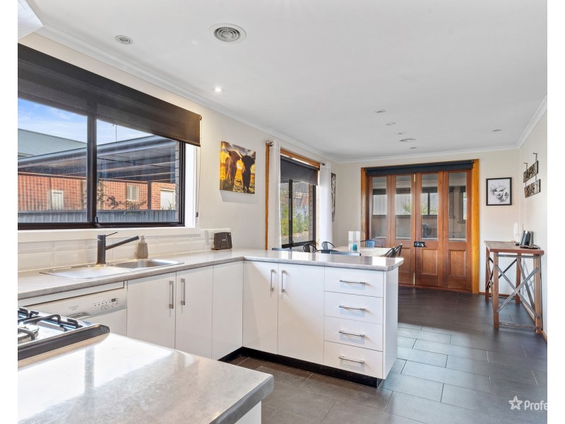 9 Barry Street, Maryborough VIC 3465