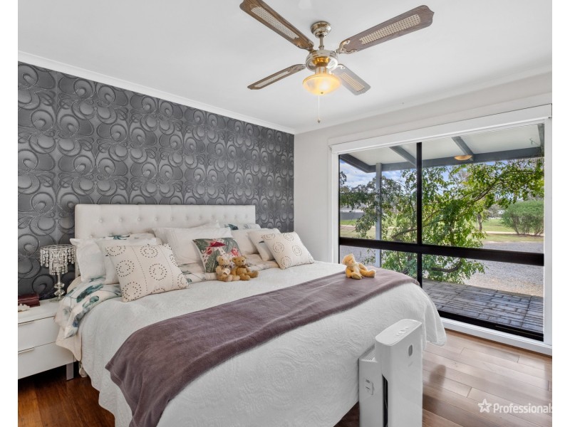 8 Rutherford Street, Avoca VIC 3467