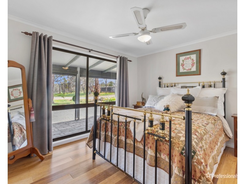 8 Rutherford Street, Avoca VIC 3467