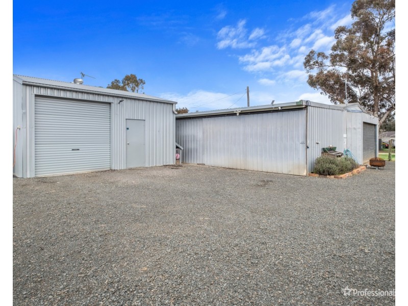 8 Rutherford Street, Avoca VIC 3467