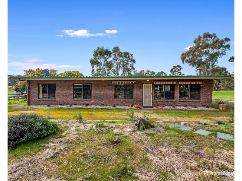 195 Mosquito Road, Maryborough VIC 3465
