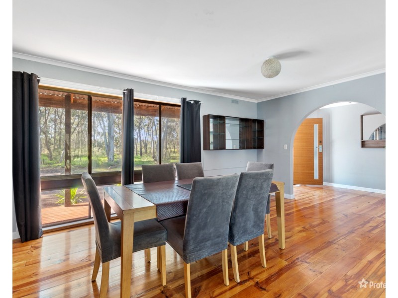 38 Nicholls Road, Daisy Hill VIC 3465