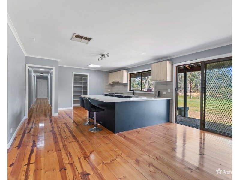 38 Nicholls Road, Daisy Hill VIC 3465