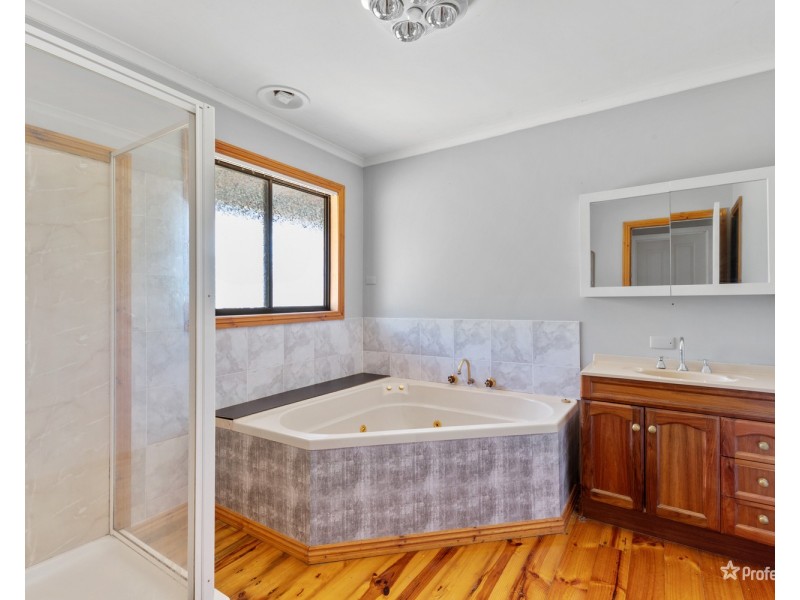 38 Nicholls Road, Daisy Hill VIC 3465