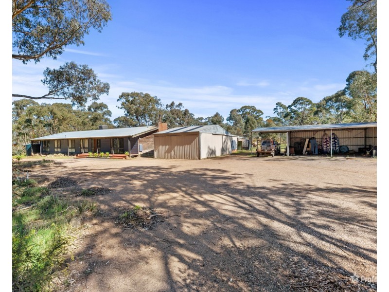 38 Nicholls Road, Daisy Hill VIC 3465