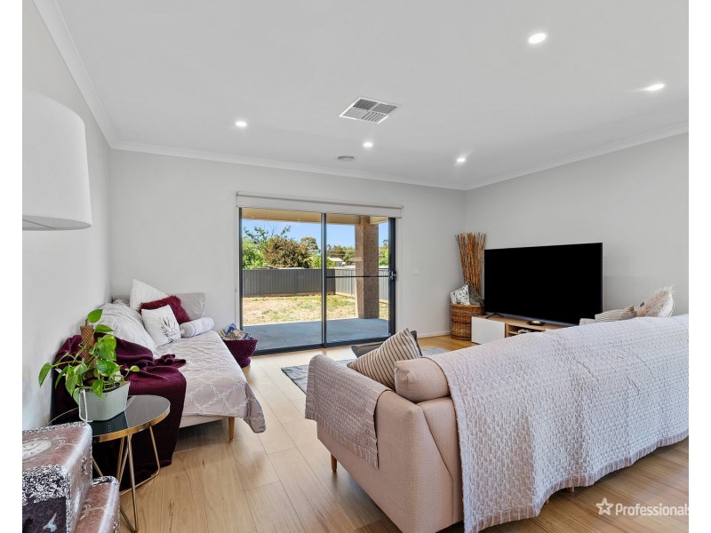 18 Powlett Street, Carisbrook VIC 3464