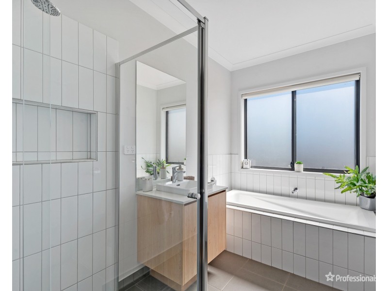 18 Powlett Street, Carisbrook VIC 3464